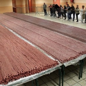 Самая длинная колбаса в мире Самая длинная колбаса в мире
